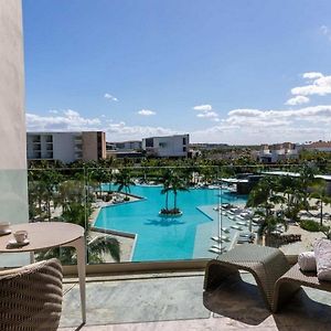 Suite Junior con Vistas a la Piscina